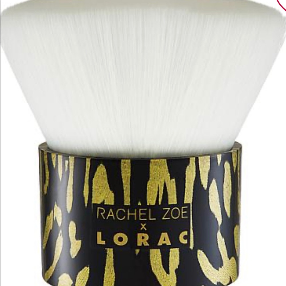 Diamond powder brush that leave you flawless